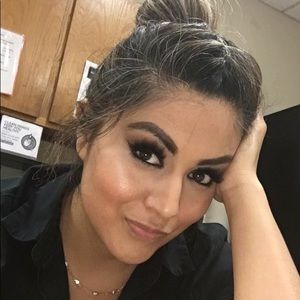 Meet your Posher, Edna